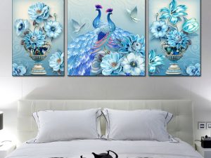 Hình ảnh tranh phong thủy treo phòng ngủ AmiA 1531 bình hoa chim công